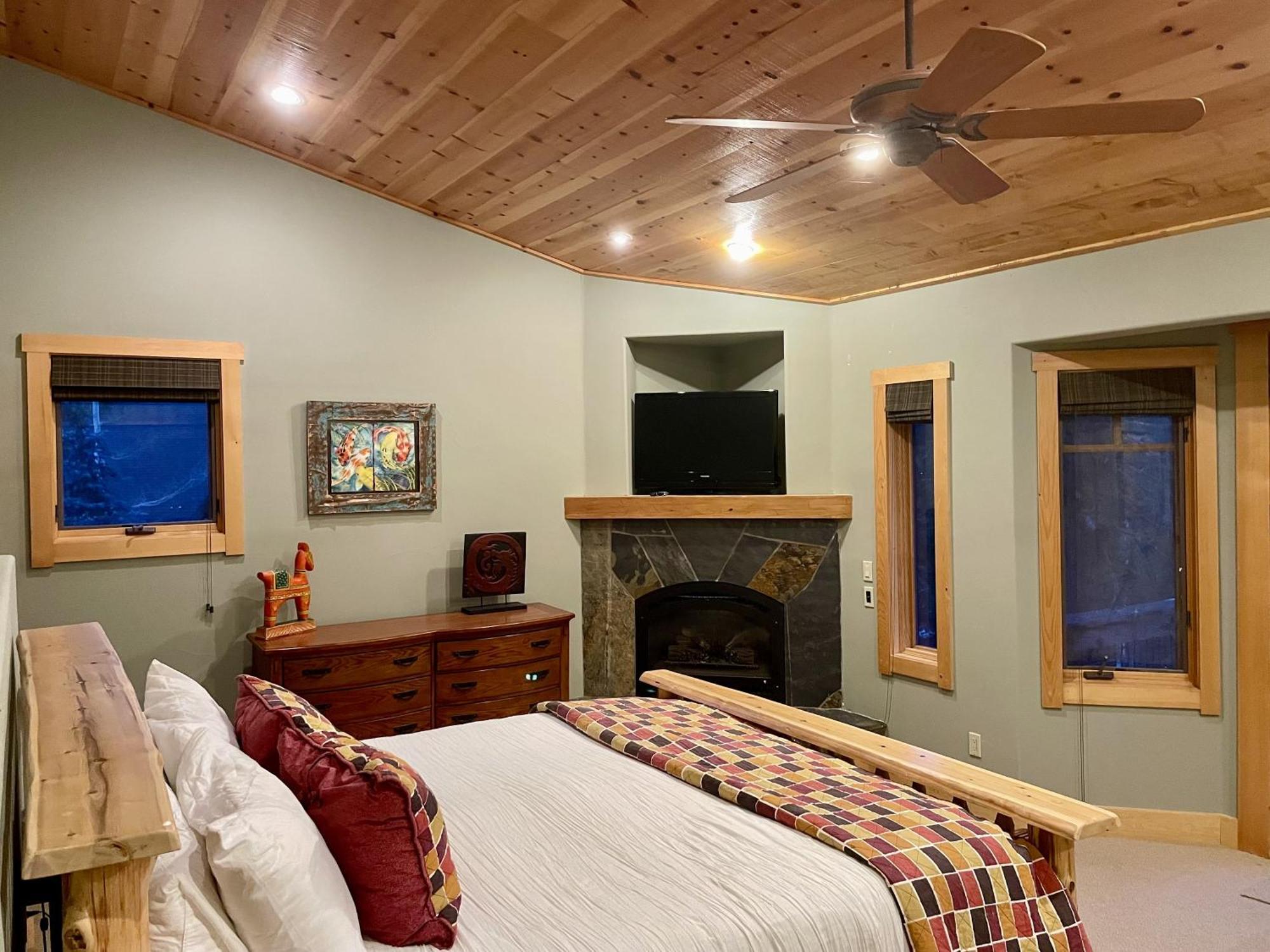 Bear Meadows Lodge - Hot Tub - Tahoe Donner Home 特拉基 外观 照片
