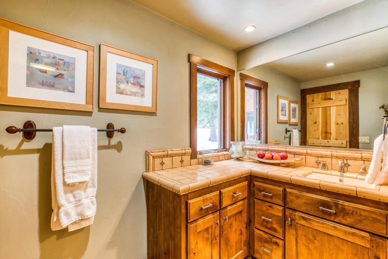 Bear Meadows Lodge - Hot Tub - Tahoe Donner Home 特拉基 外观 照片